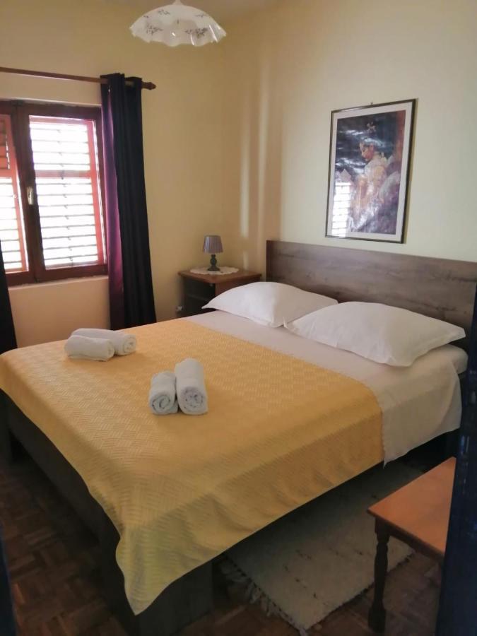 Apartmani Zmiric Примоштен Экстерьер фото