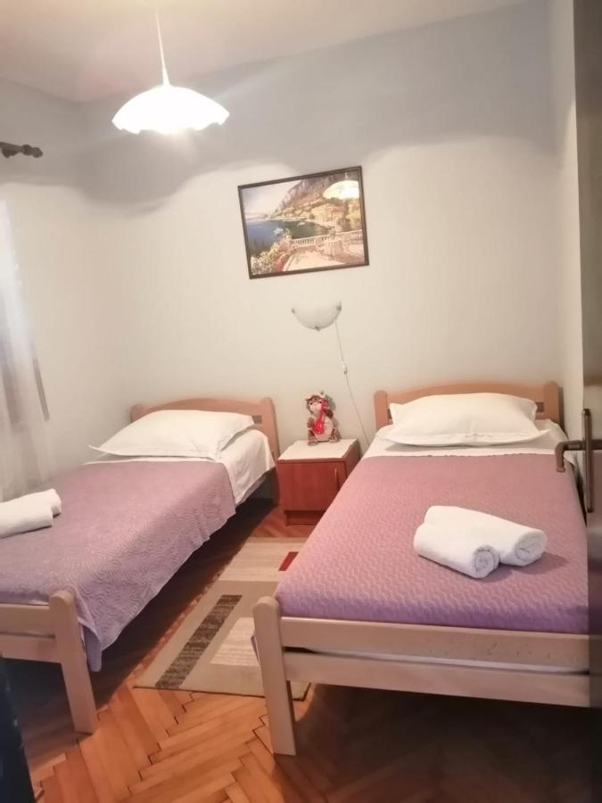 Apartmani Zmiric Примоштен Экстерьер фото