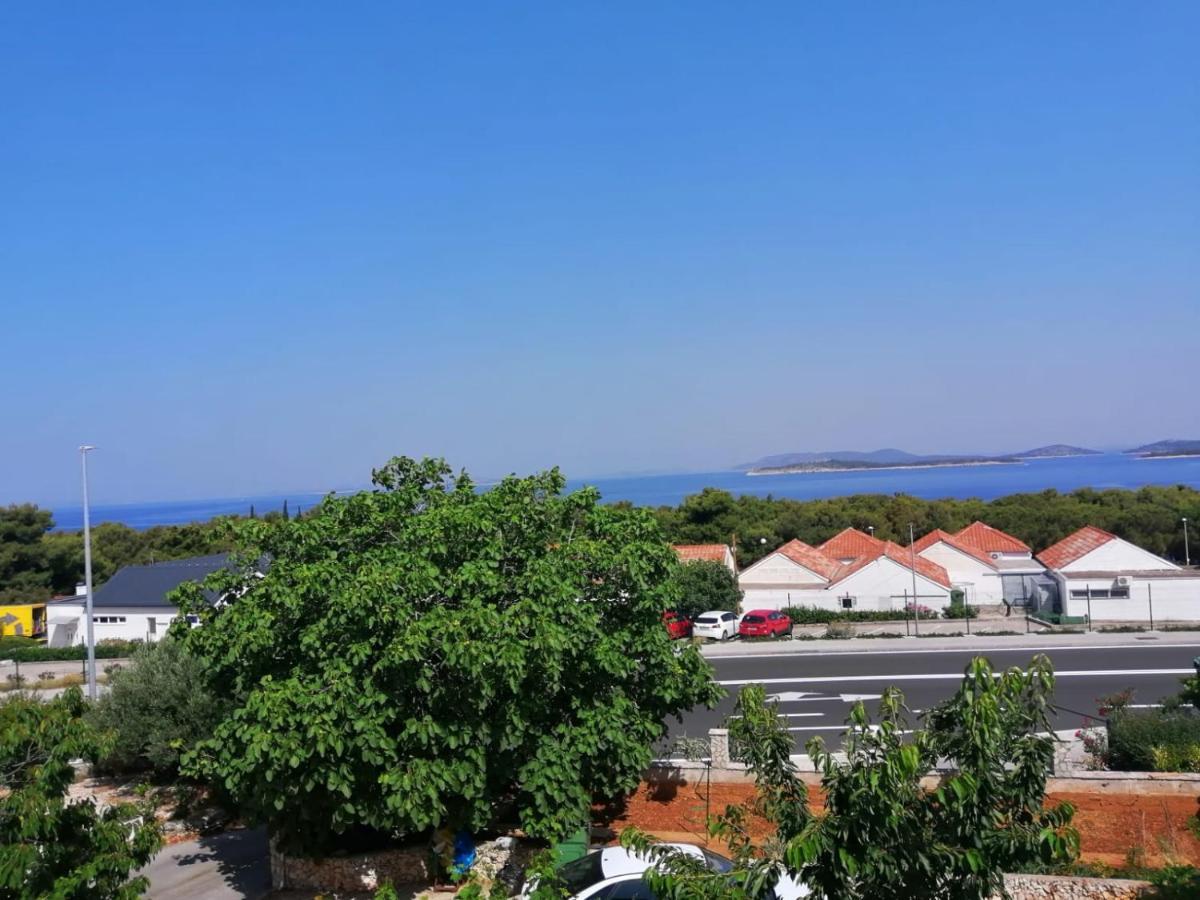 Apartmani Zmiric Примоштен Экстерьер фото