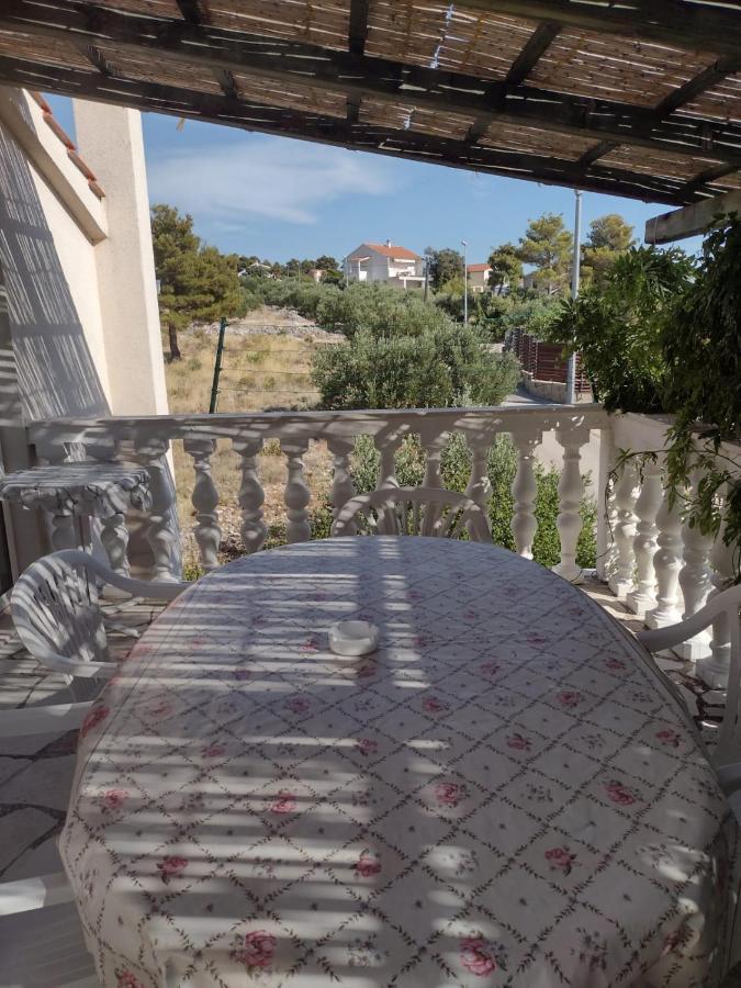 Apartmani Zmiric Примоштен Экстерьер фото