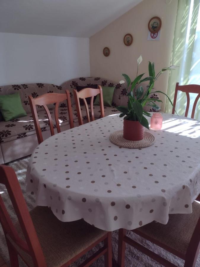 Apartmani Zmiric Примоштен Экстерьер фото
