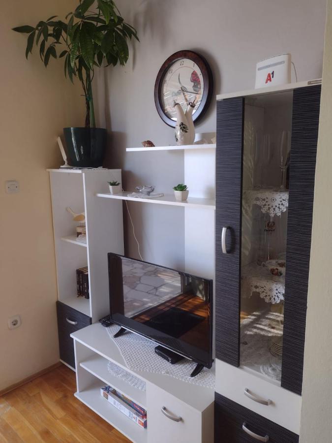 Apartmani Zmiric Примоштен Экстерьер фото