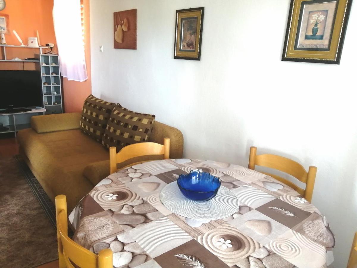 Apartmani Zmiric Примоштен Экстерьер фото