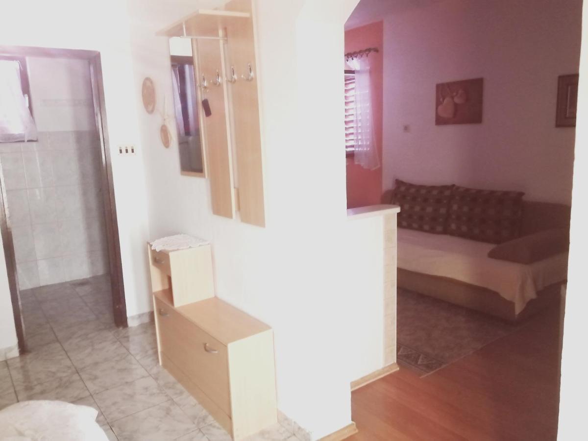 Apartmani Zmiric Примоштен Экстерьер фото