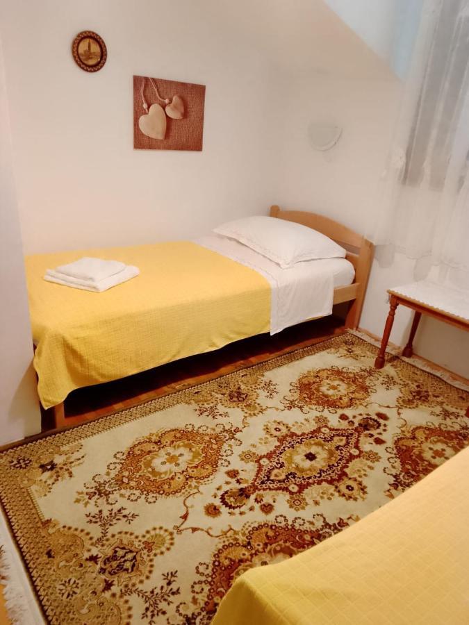 Apartmani Zmiric Примоштен Экстерьер фото