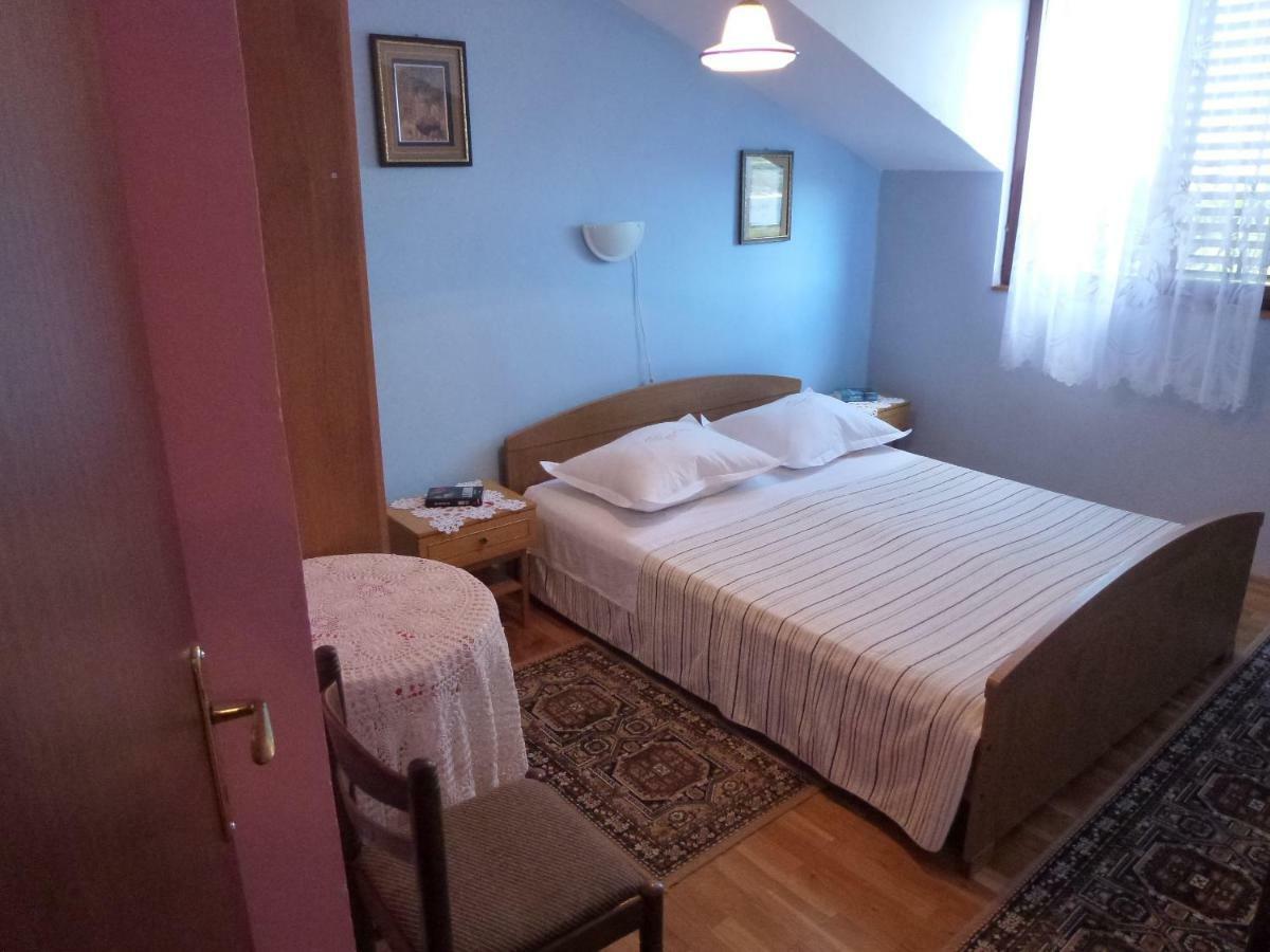 Apartmani Zmiric Примоштен Экстерьер фото