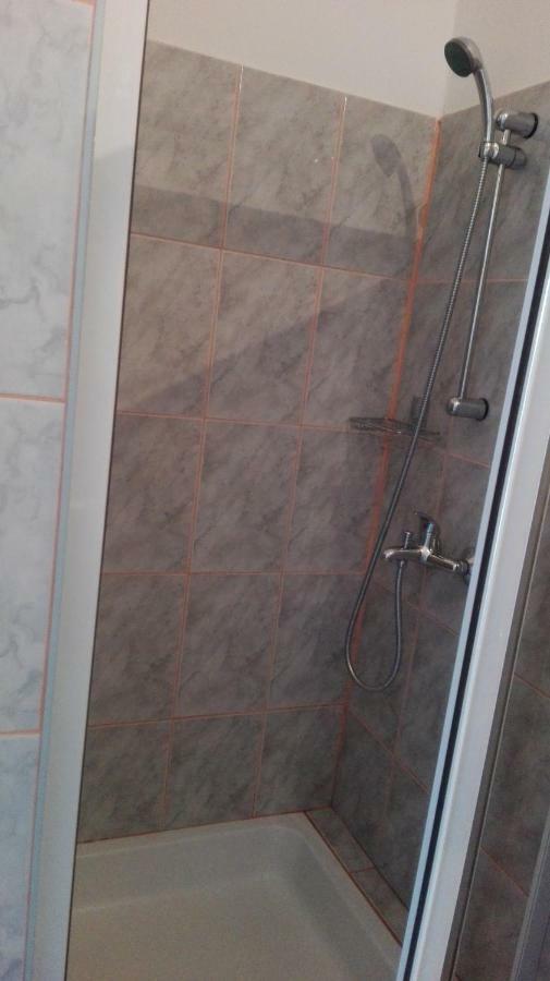 Apartmani Zmiric Примоштен Экстерьер фото