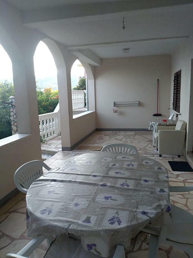 Apartmani Zmiric Примоштен Экстерьер фото
