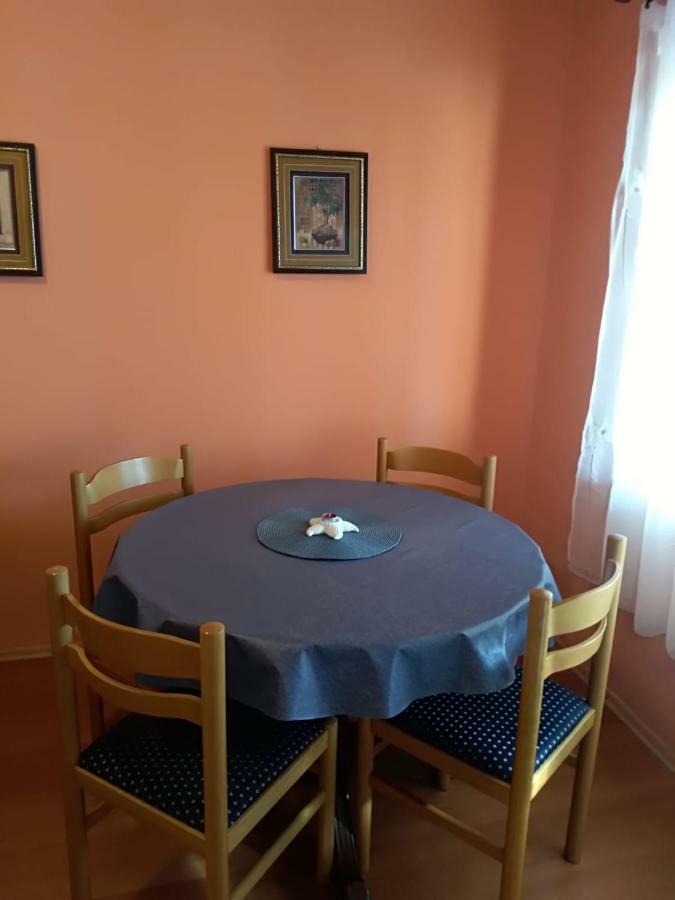Apartmani Zmiric Примоштен Экстерьер фото